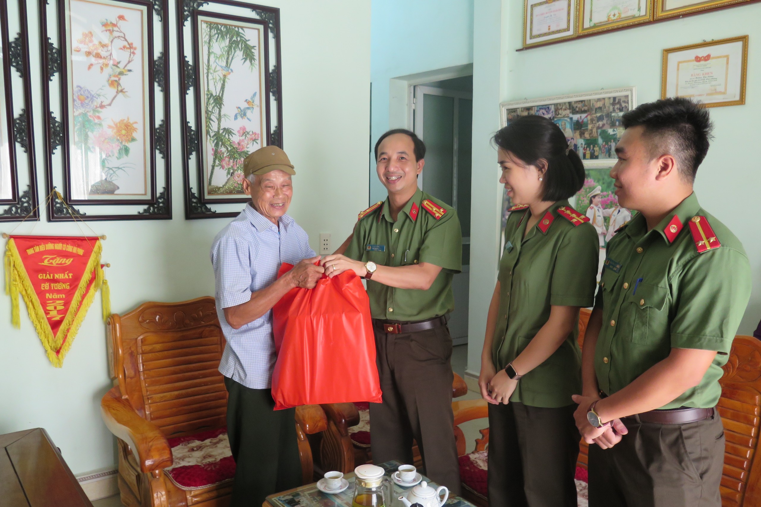 Khối Tham mưu – Xây dựng lực lượng – Hậu Cần: Giáo dục Chính trị tư tưởng cho cán bộ chiến sỹ